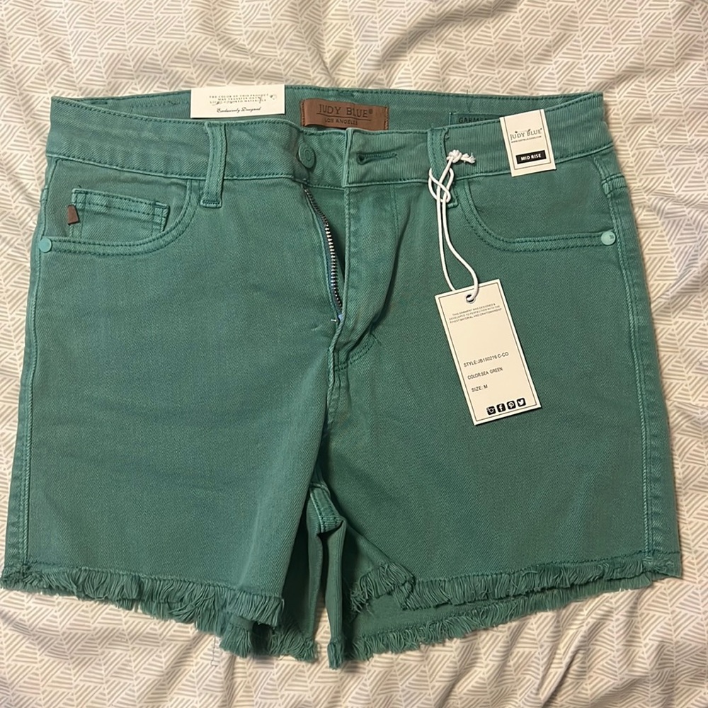 MID RISE SEA GREEN GARMENT DYED FRAY HEM JEAN SHORT BY JUDY BLUE